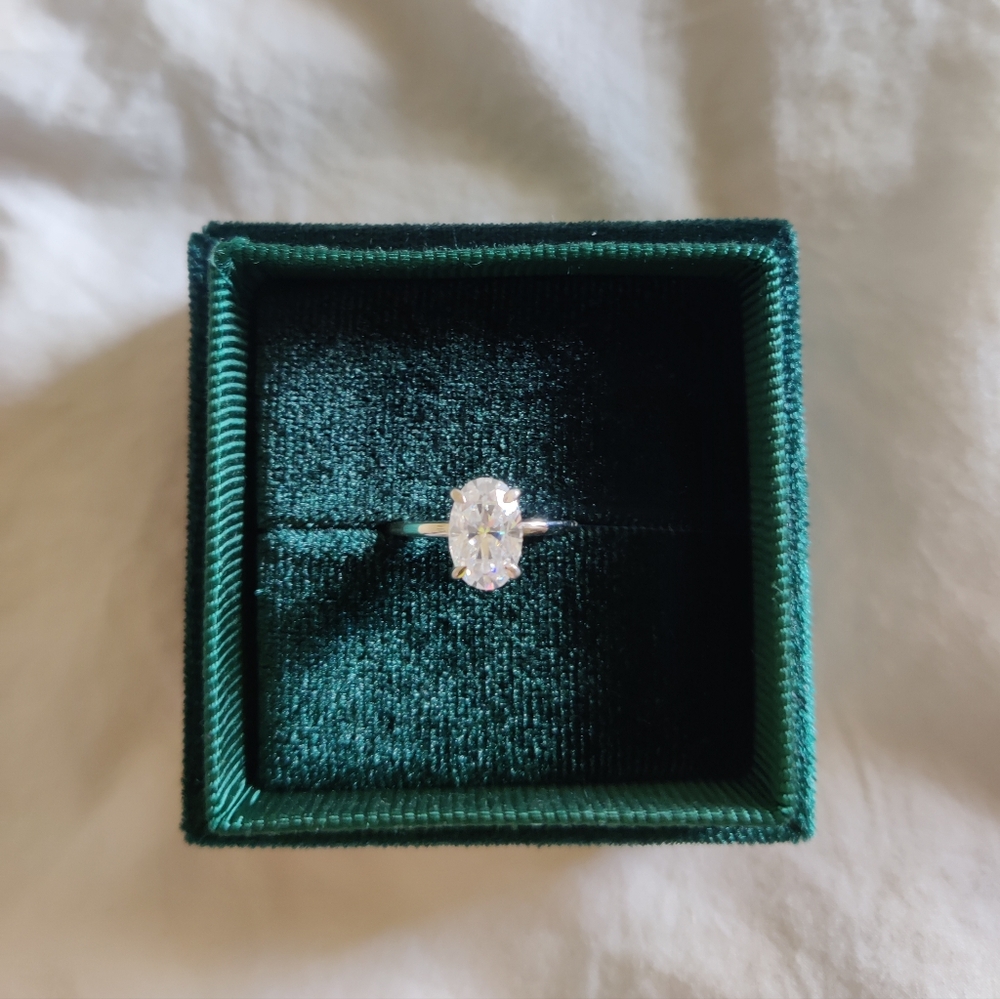 2CT Oval cut Moissanite engagement ring